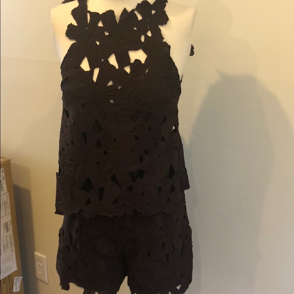 Saylor Brown textured crochet floral romper NWOT - Picture 3 of 7